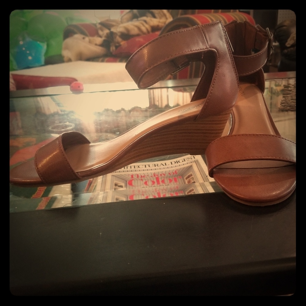 Marina brown Wedges open toes size 9 half